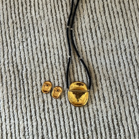 Carlton Ridge Necklace and Earrings - Picture 4 of 4